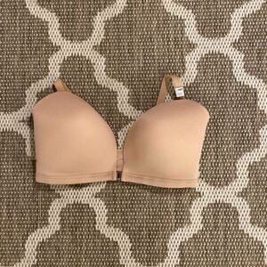 Victoria’s Secret wear  everywhere lightly lined bra size 34DDD ￼